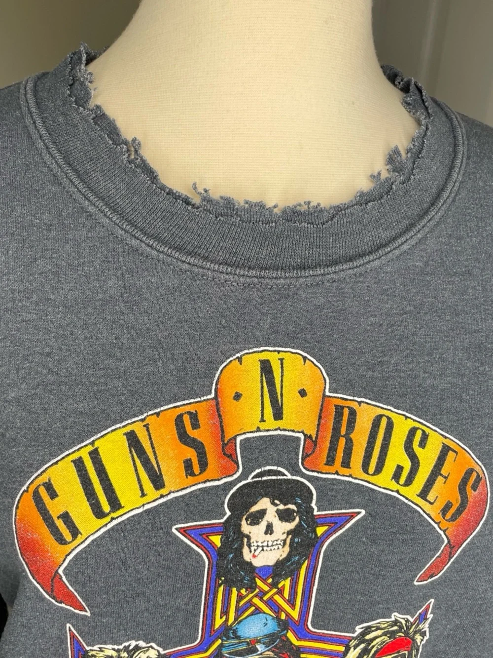 Guns N Roses Raw Hem Long Sleeve Gildan Sweater Size Small